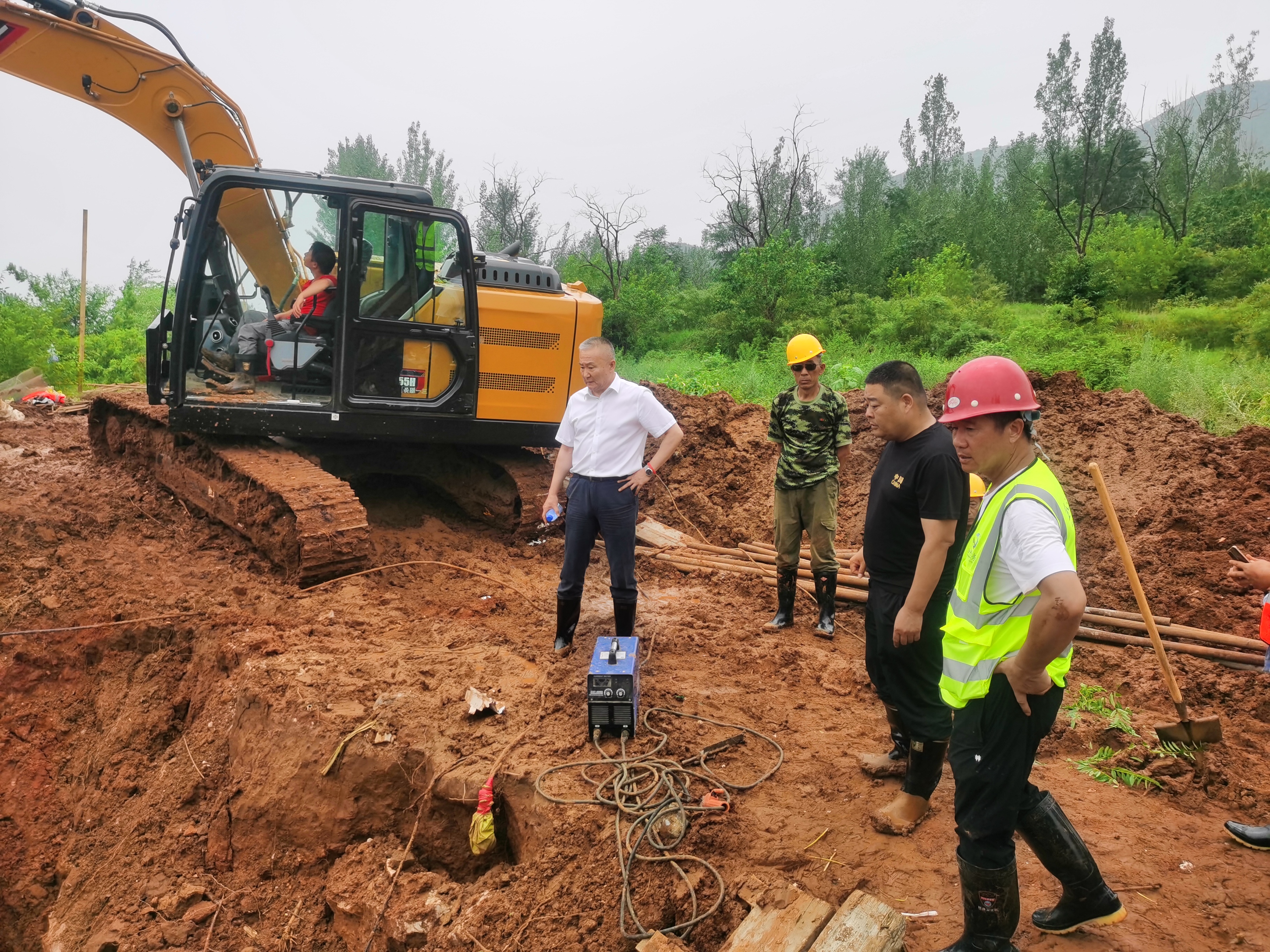 FHapp官网领导班子成员 深入防汛一线检查慰问