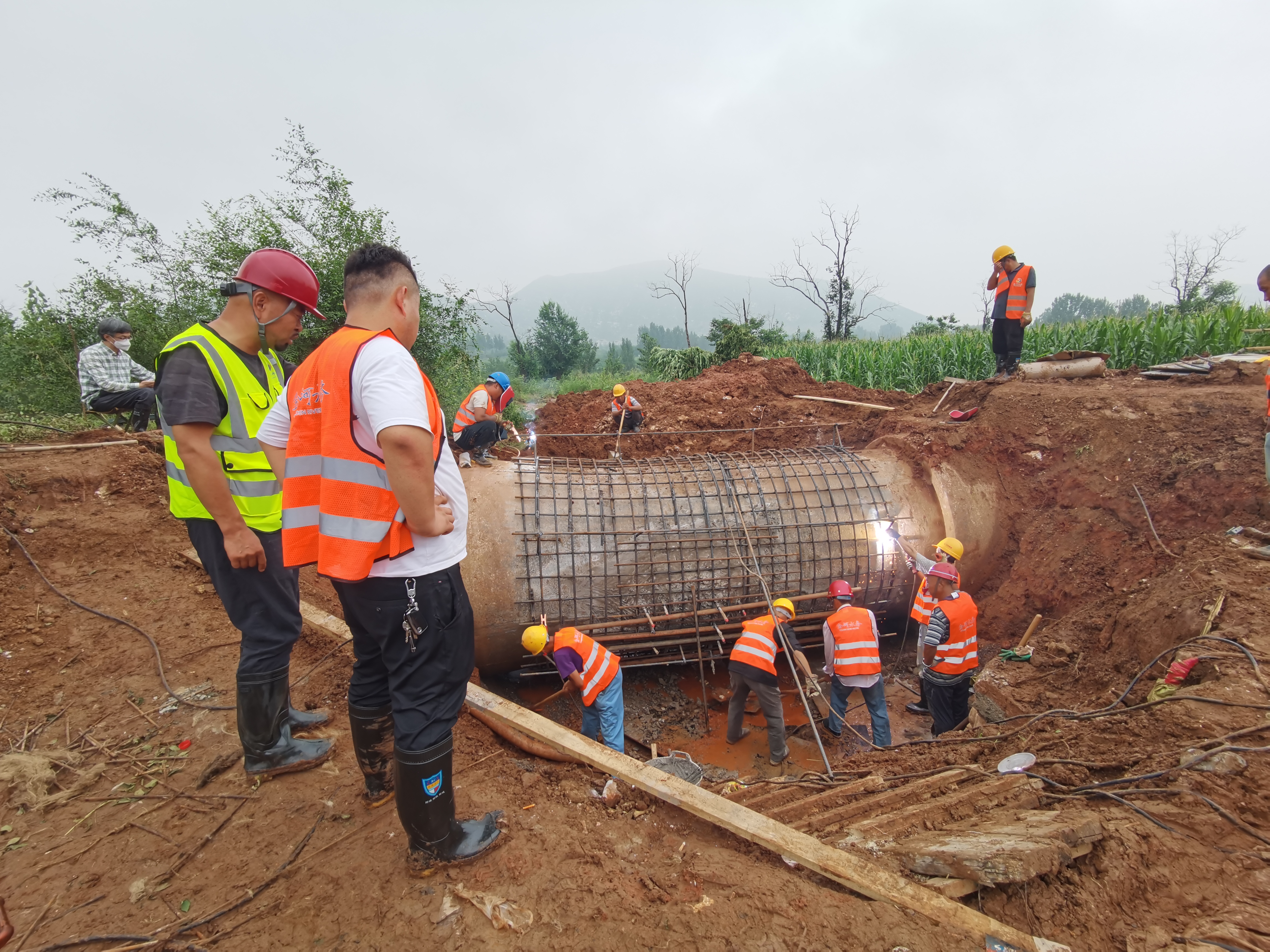 战洪峰 堵漏点 保供水 FHapp官网打赢60小时抢险攻坚战